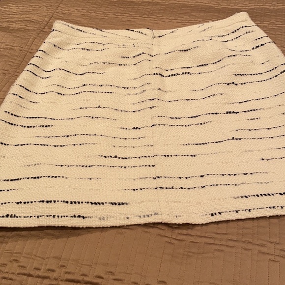 Ann Taylor skirt, nubby fabric, polyester blend, machine wash, 14 P - Picture 5 of 7